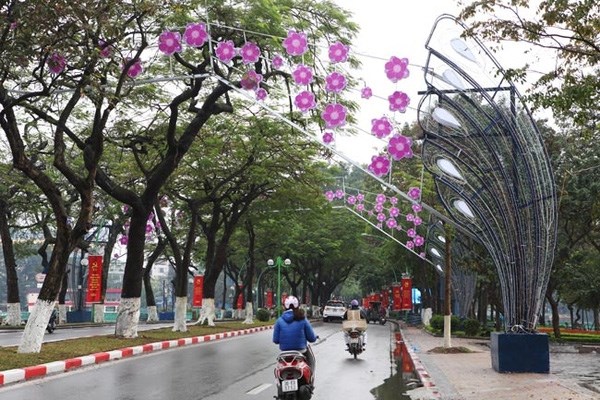 Cần nhìn nhận việc trang trí đường phố để đón Tết như thế nào? (13/01/2017)